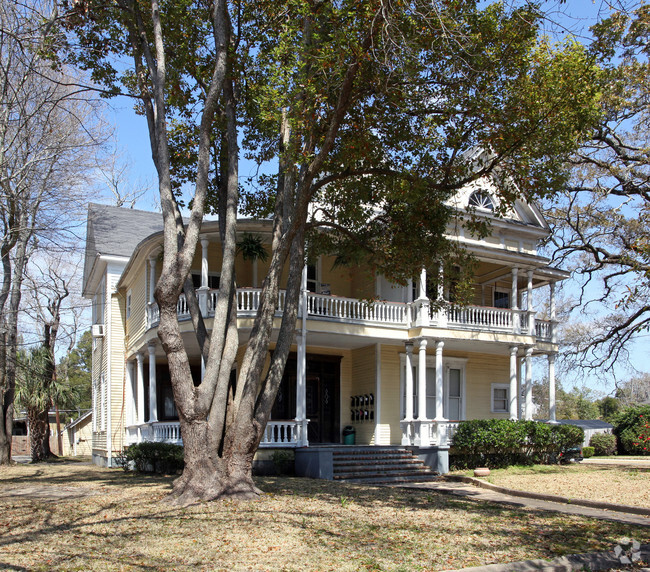 Building Photo - 1700 Dauphin St