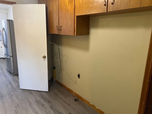 Building Photo - a charming 3 Bed 2 Bath House