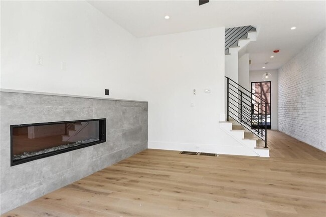 Building Photo - 2985 Lookout Pl NE