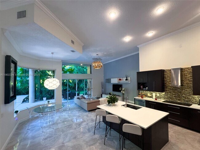 Building Photo - 375 Sabal Way