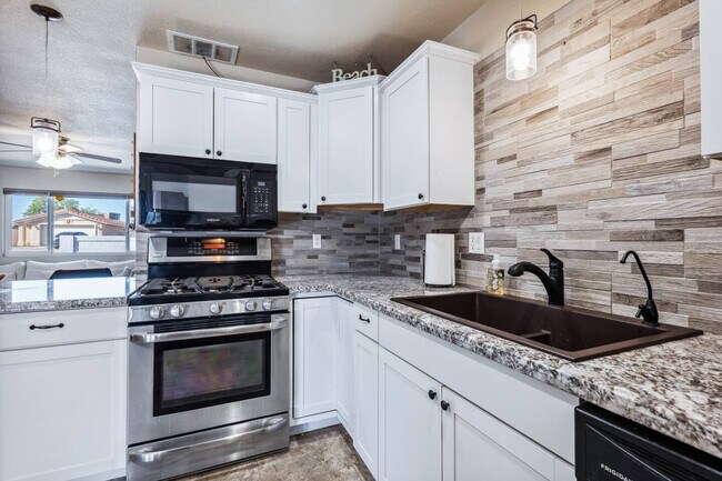 Building Photo - 2261 Sahara Dr