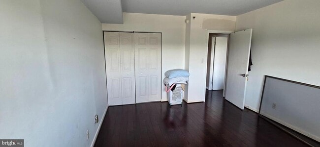 Building Photo - 3709 S George Mason Dr