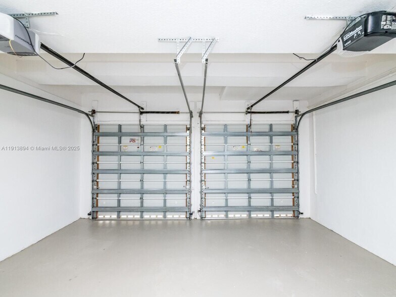 Building Photo - 20729 NE 32nd Ave