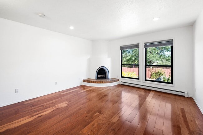 Building Photo - NEW MOVE-IN SPECIAL! Vibrant Home Off Rode...