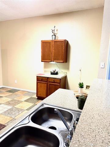 Building Photo - 1014 Hampton Dr