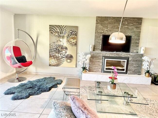 Building Photo - 205 E Harmon Ave