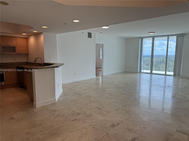 Building Photo - 15051 Royal Oaks Ln