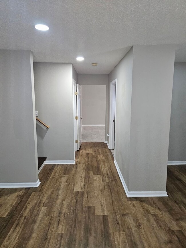 Building Photo - 1737 Moses Ave