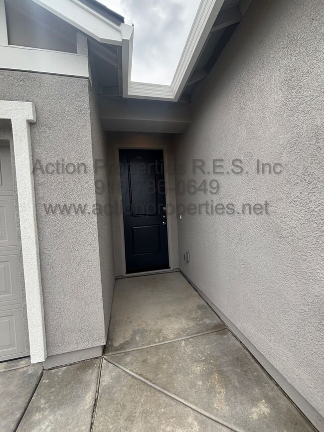 Building Photo - Action Properties Offering Roseville Solar: Inspiration Village Community Gated: 3 Bedroom 3 Bath...