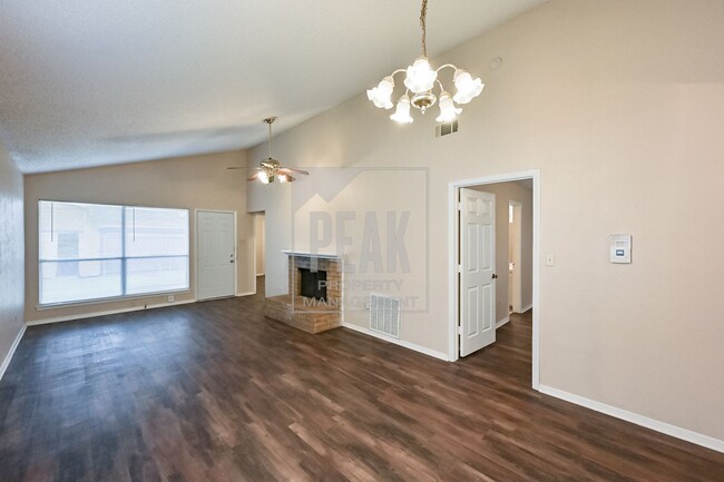 Building Photo - Affordable 2-Bedroom Duplex in Arlington –...