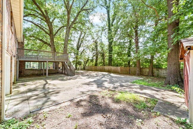 Building Photo - 3 Bedroom Pet Friendly Home For Rent!