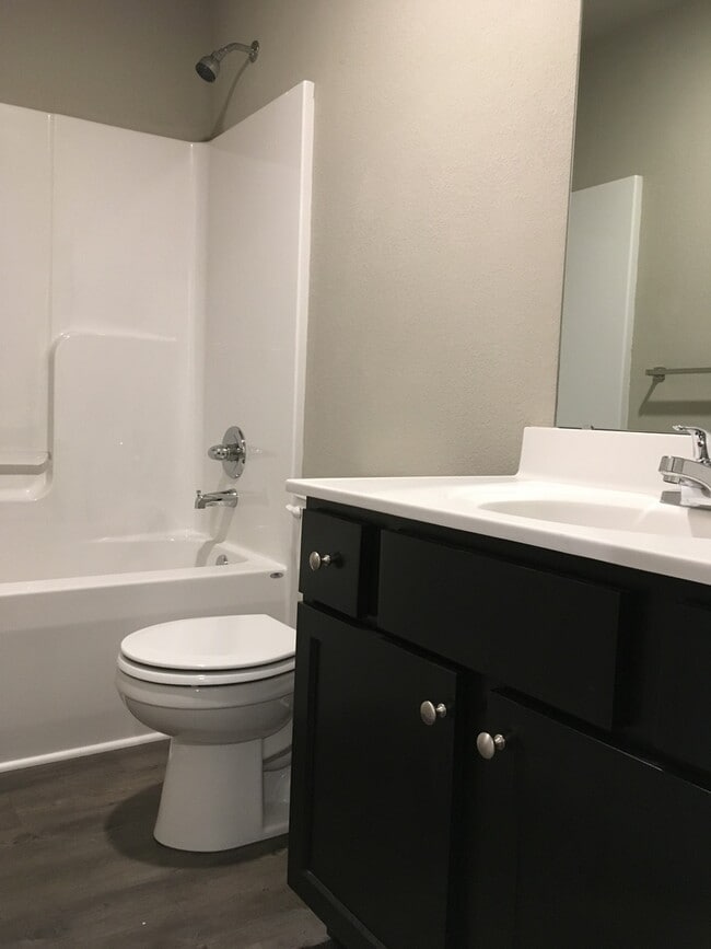Building Photo - 3 Bed Townhome in Grain Valley