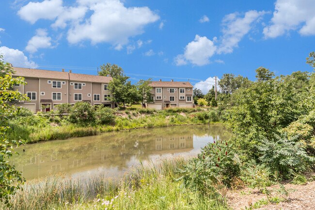 Building Photo - 1017 Bluestem Ln