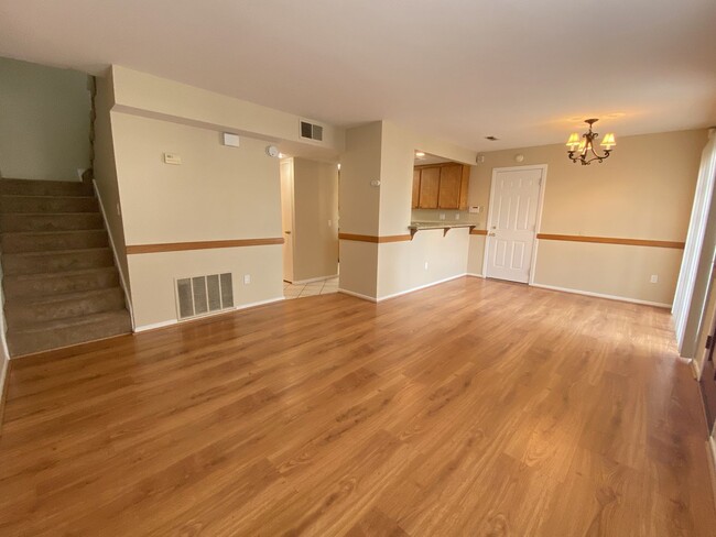 Building Photo - Spacious Townhome in Santee!