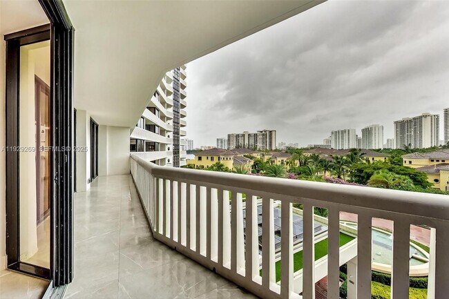 Building Photo - 1000 W Island Blvd