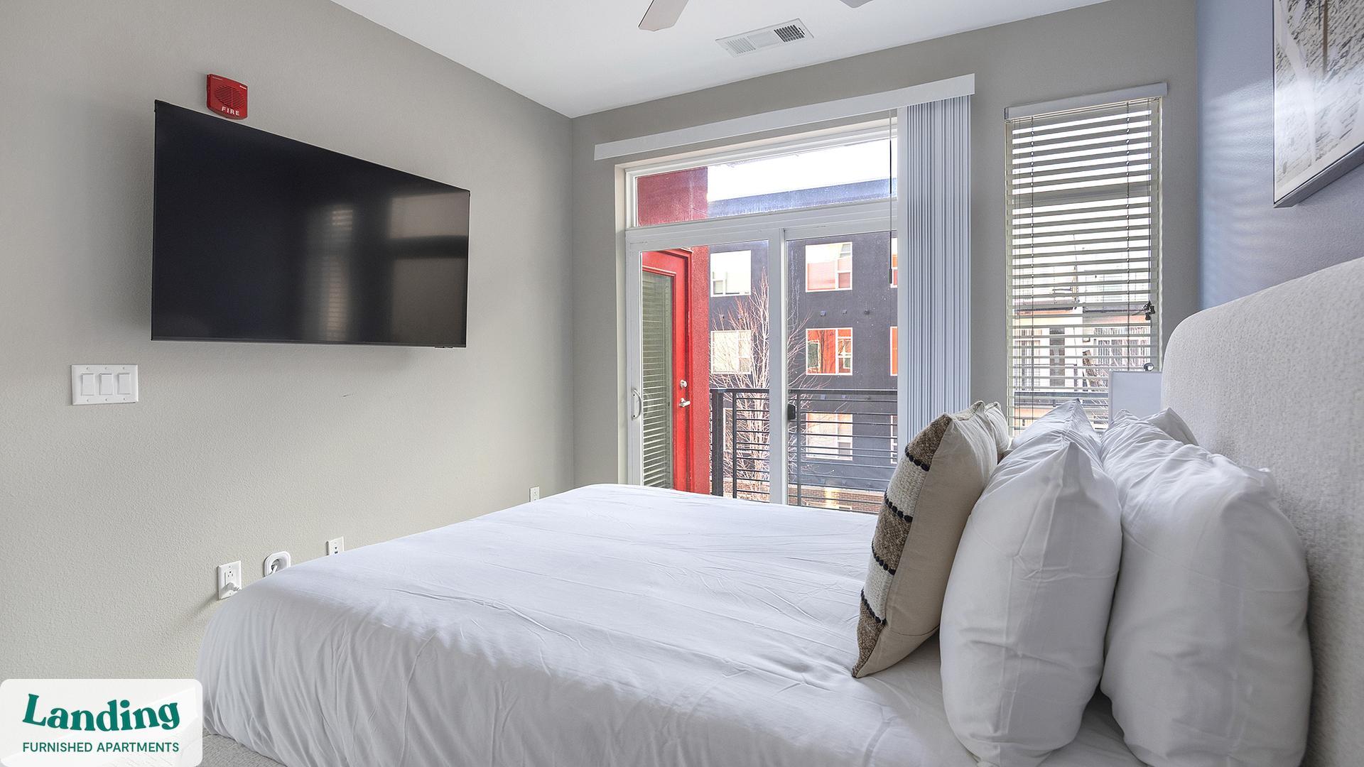 Building Photo - 1000 S Broadway