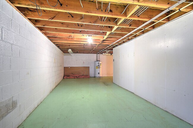 Building Photo - 208 Hogan Ave