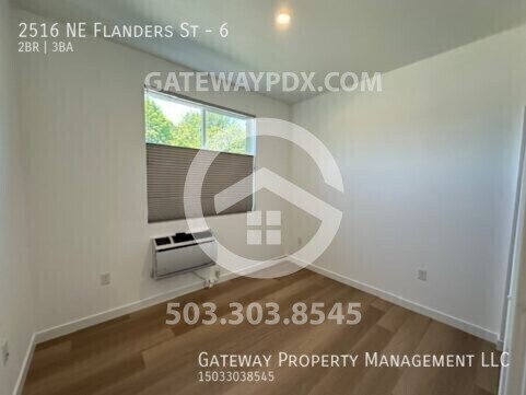 Building Photo - 2516 NE Flanders St