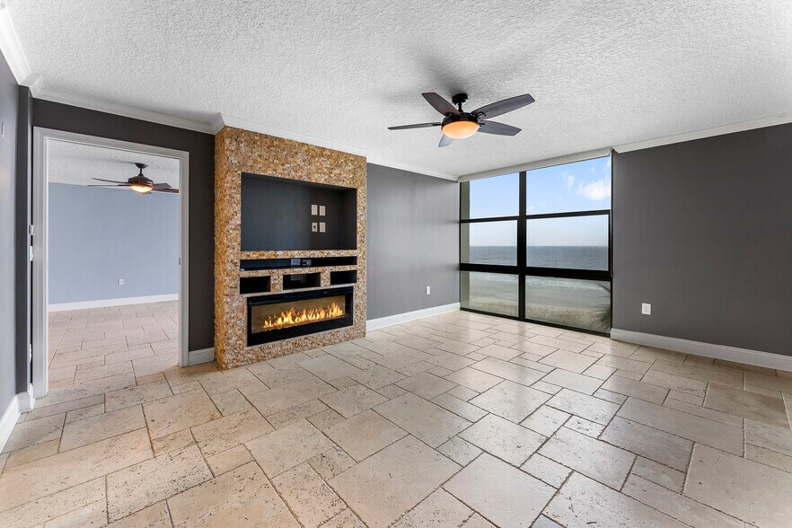 Building Photo - 2200 Ocean Dr S