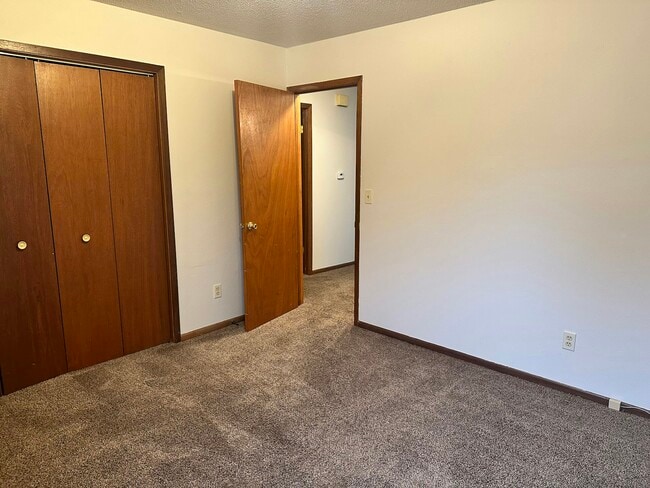 Building Photo - 1901 Elm Ave