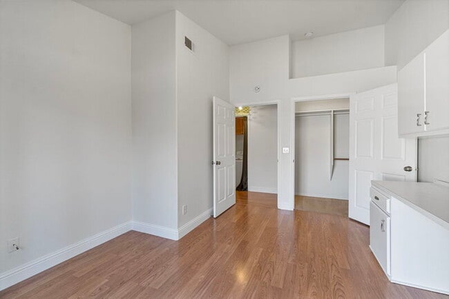 Building Photo - 8884 N Del Mar Ave