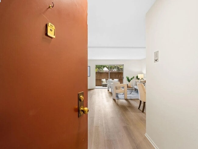 Building Photo - 1327 Webster St