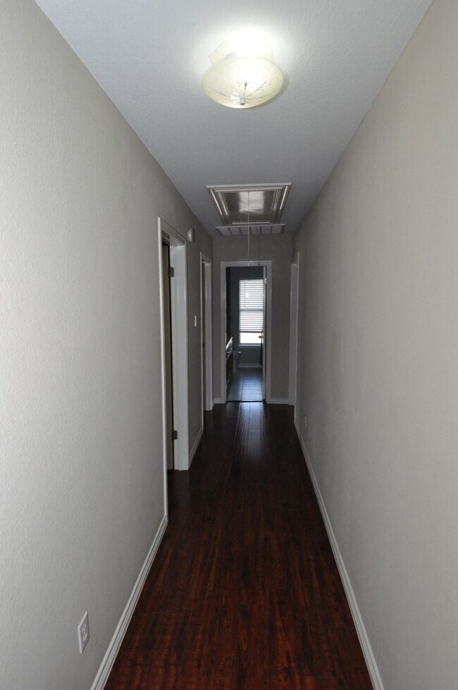 Building Photo - Spacious home for growing family with multiple dining and living areas! HUGE backyard!