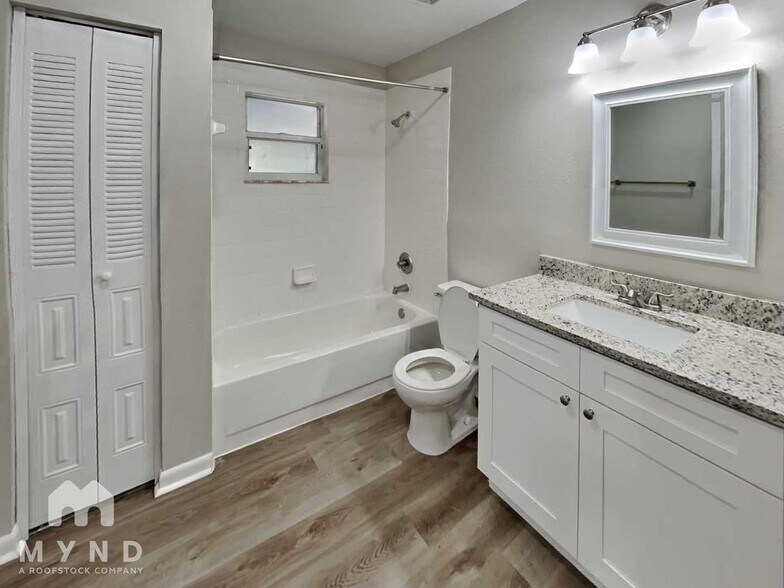 Building Photo - 2125 Karen Dr