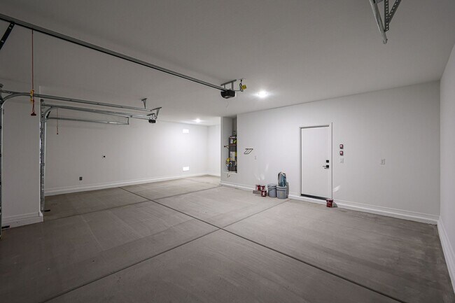 Building Photo - Modern Mountainside Living: Stunning New 4-Bedroom Home in Estrella Crossing! 3 CAR GARAGE!
