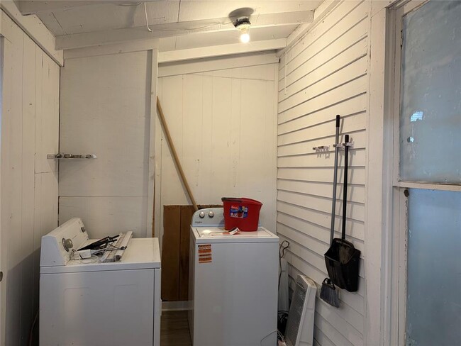 Building Photo - 910 Bunton Ln