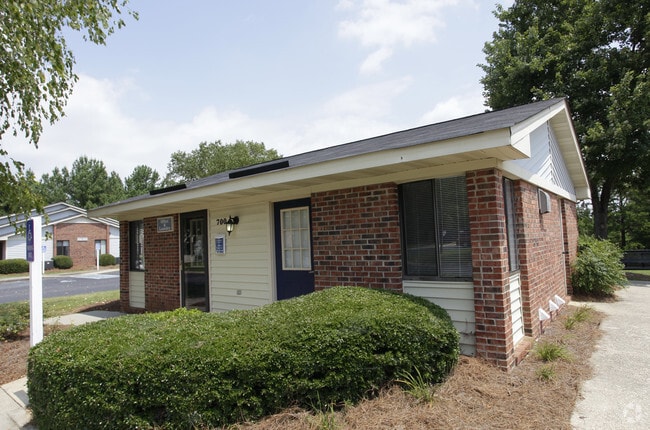 Building Photo - Stonegate Apartments