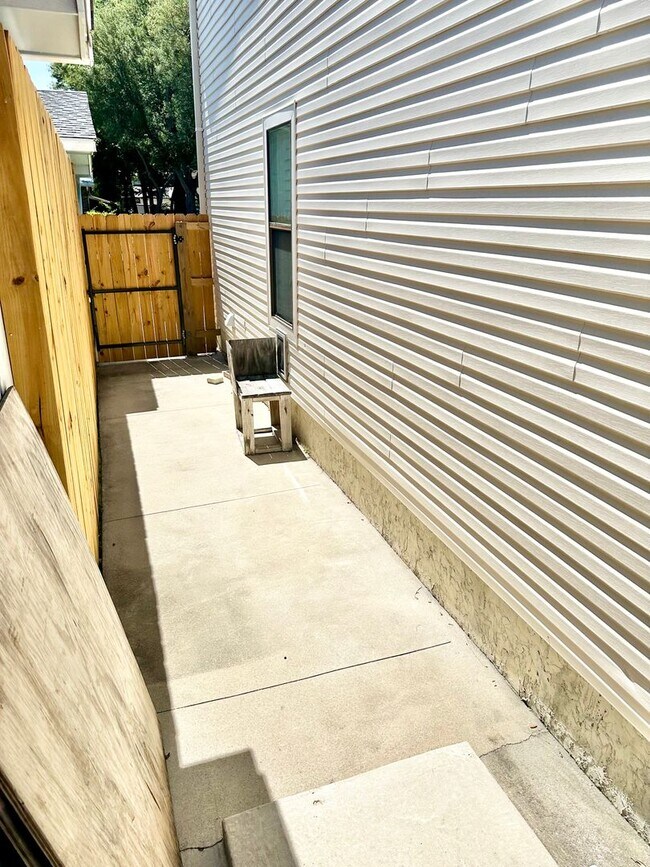 Building Photo - 937 Holbrook Cir