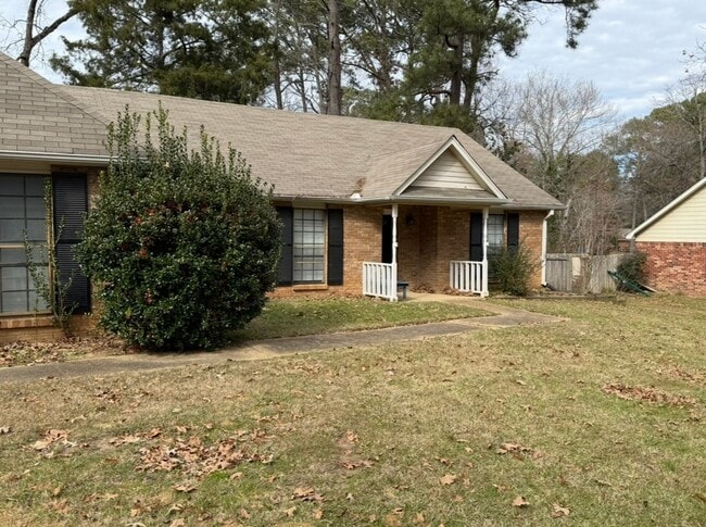 Building Photo - 3 bedroom/2 bath house in 047 Brandon!