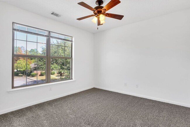 Building Photo - 3 bedroom 2.5 bath townhome in Carriage Square @ Morgan Pines