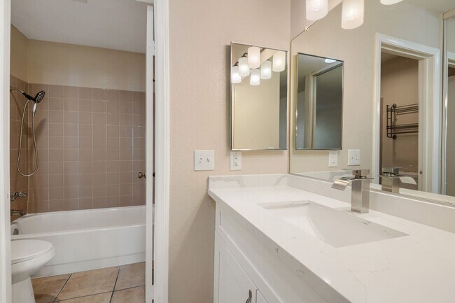 Building Photo - 4860 Nara Vista Way