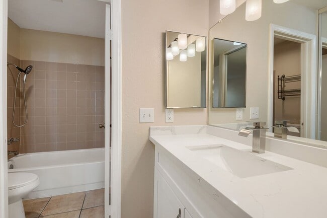 Building Photo - Beautiful 2 Primary Bedroom Downstairs Unit in Gated Community With Pool!