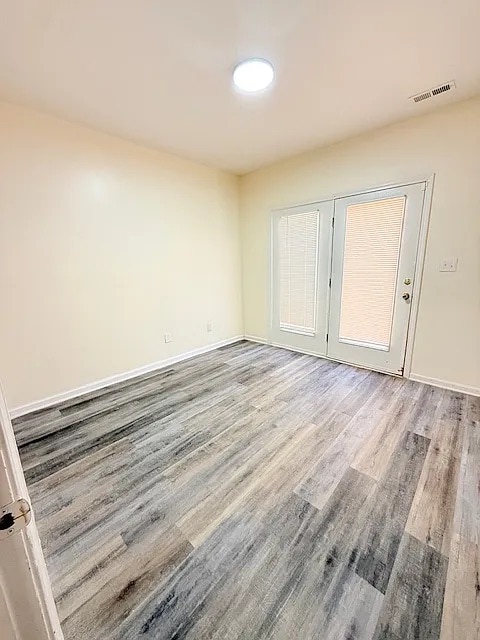 Building Photo - Room in Duplex on North St