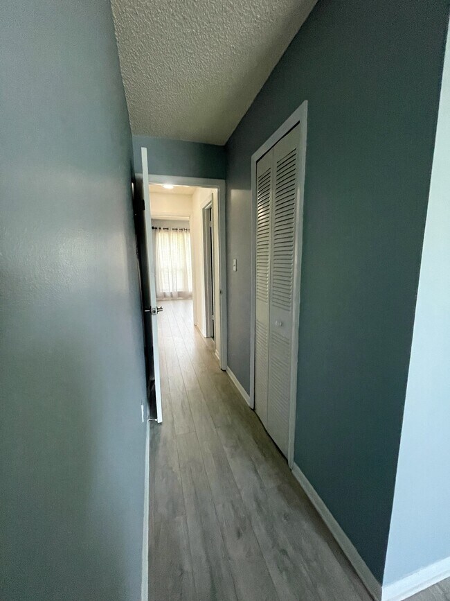 Building Photo - 610 Windrush Bay Dr