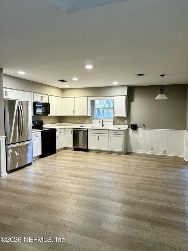 Building Photo - 2245 Brentfield Rd W