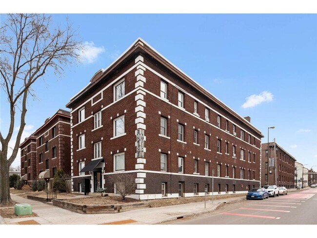 Building Photo - 2881 Irving Ave S