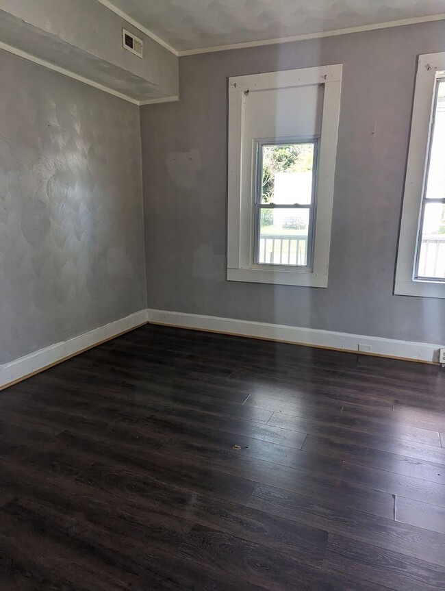 Building Photo - MOVE IN READY 4 Bedroom in the Heart of Po...