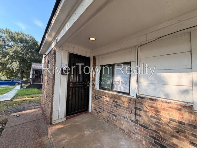 Building Photo - 907 Pope St