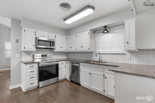 Building Photo - 4805 Big Bend Dr