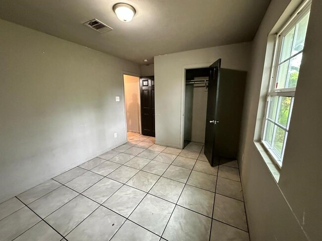 Building Photo - 23218 Banquo Dr