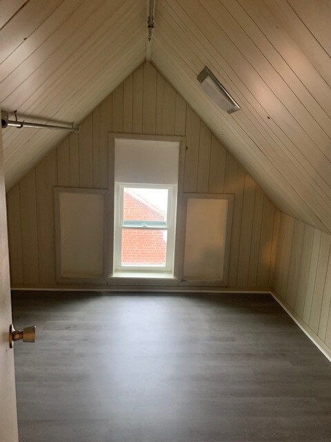 Building Photo - 150 S East St