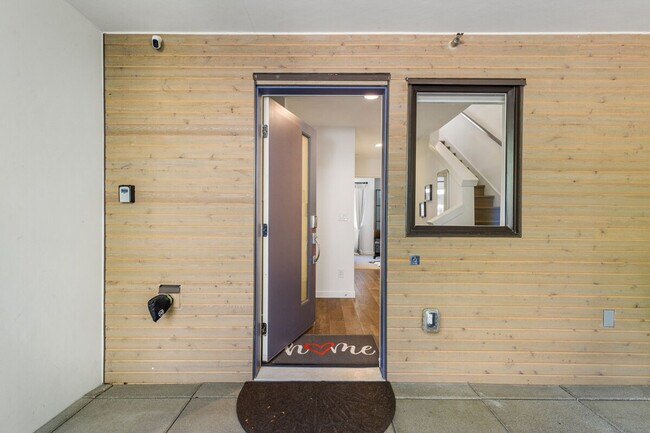 Building Photo - 722 3rd Ave N