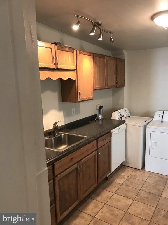 Building Photo - 145 Levering St