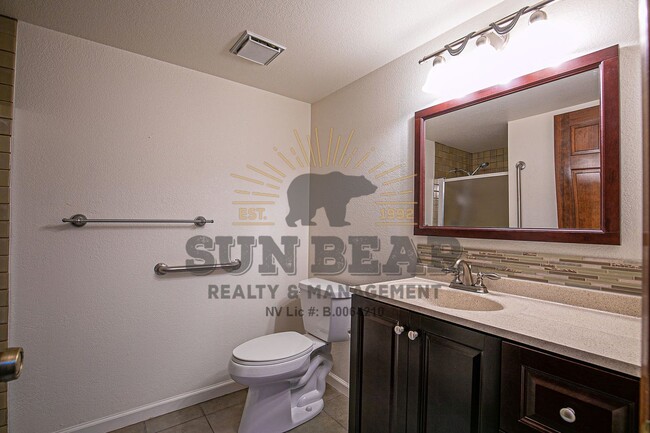 Building Photo - Gorgeous Condo in Central Incline - Dog fr...