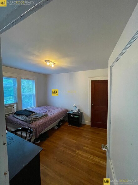 Building Photo - 2 Mission St