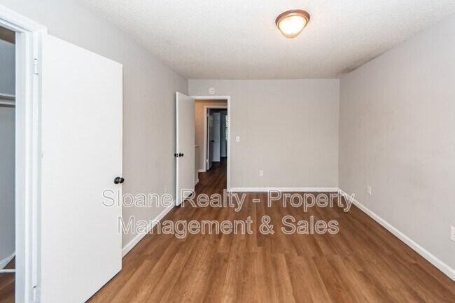 Building Photo - 296 Fleming Rd